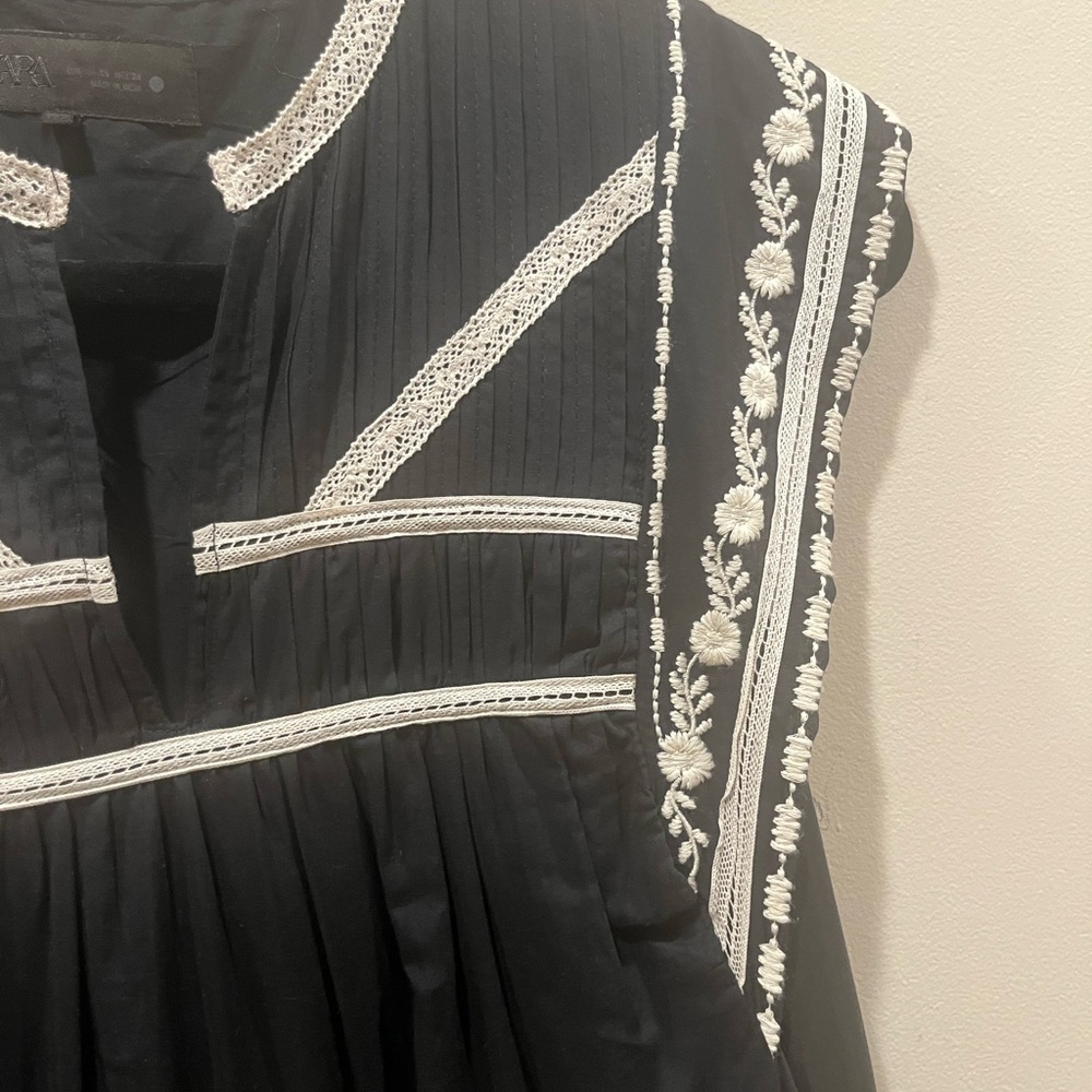 Zara Contrast Embroidered Dress, XS - Picture 5 of 6
